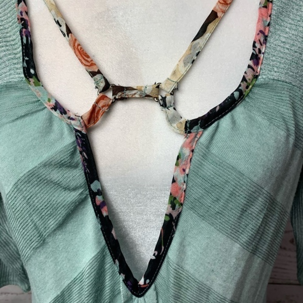 BKE Gimmicks Cut-Out Strappy Ribbed 3/4 Sleeve Top - Picture 3 of 6